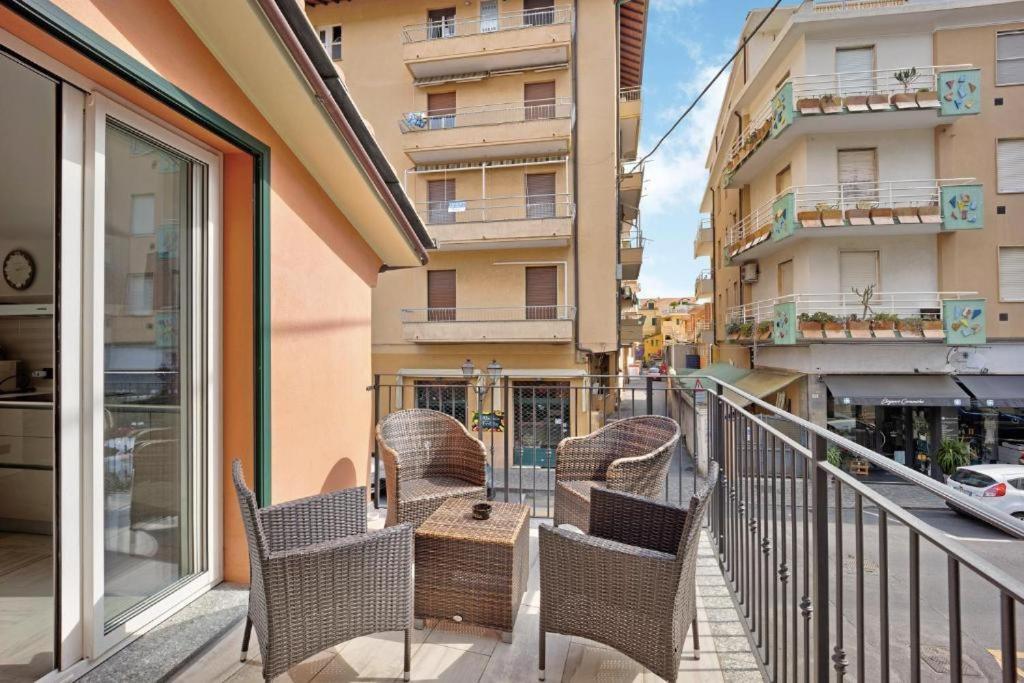 Appartamento Hostdomus - Casa Madi Alassio Esterno foto